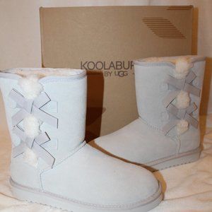 NIB UGG KOOLABURRA WOMEN'S SUEDE FUR LINED VICTORIA BOW CLASSIC SHORT BOOTS GRAY